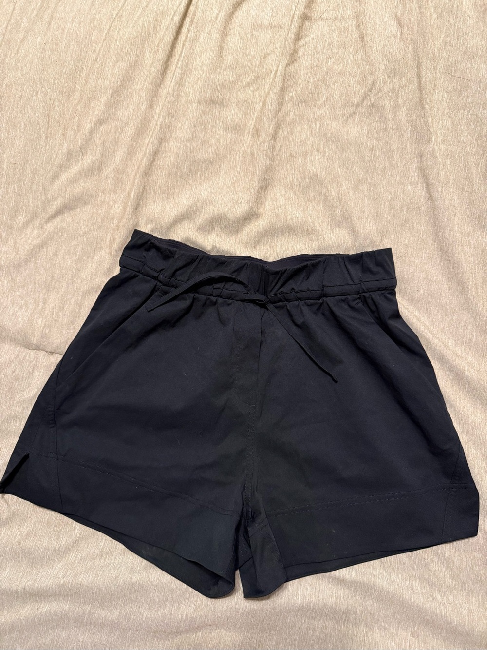 lululemon Cinchable Waist High-Rise Woven
Short 3.5"